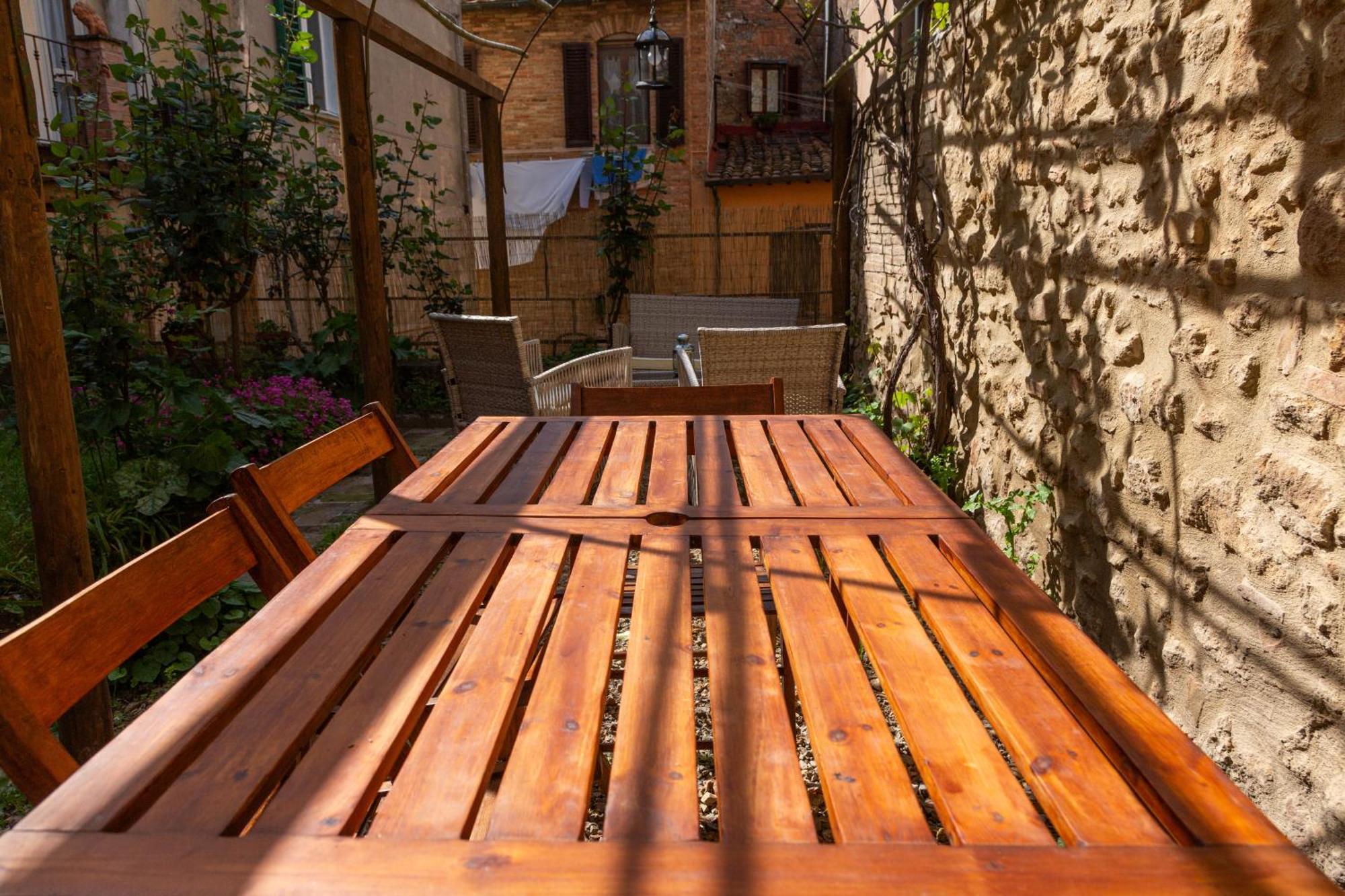 Il Cantuccio- Appartamento In Centro Con Giardino Volterra Extérieur photo
