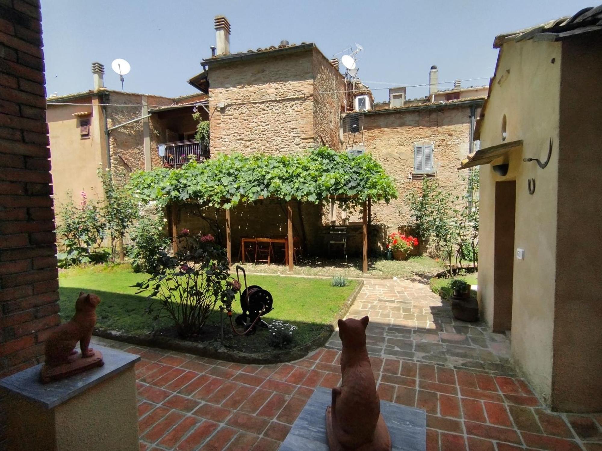 Il Cantuccio- Appartamento In Centro Con Giardino Volterra Extérieur photo